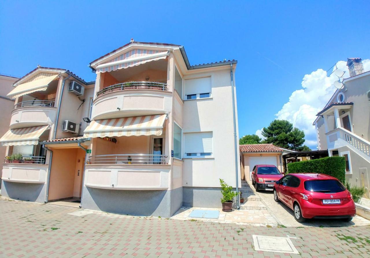 Family Style Apartment Pula Dış mekan fotoğraf